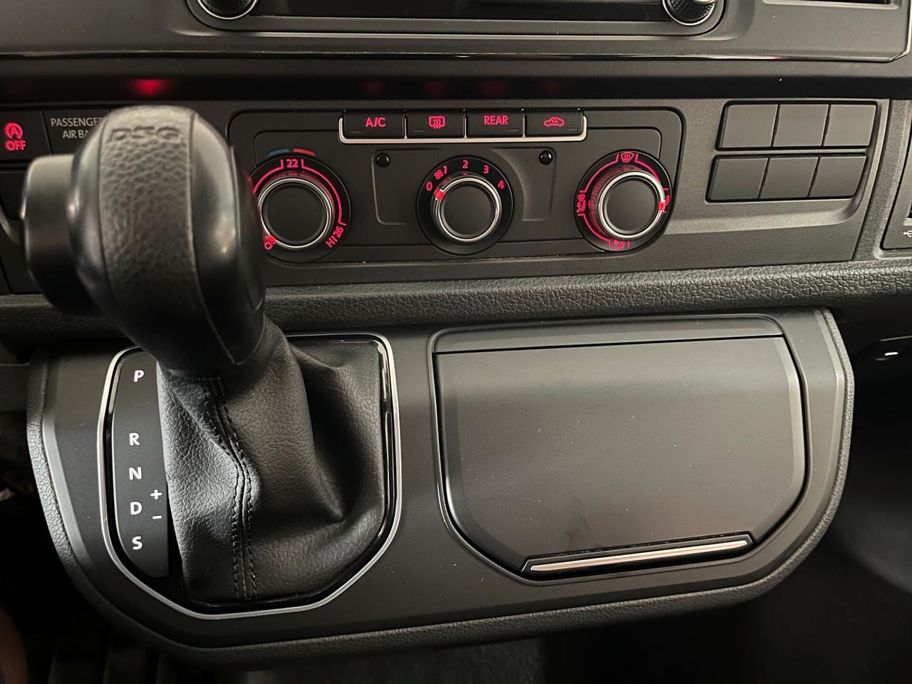 Volkswagen Multivan T6 2.0 TDI letto 6 posti 150 CV gancio DSG Euro 6