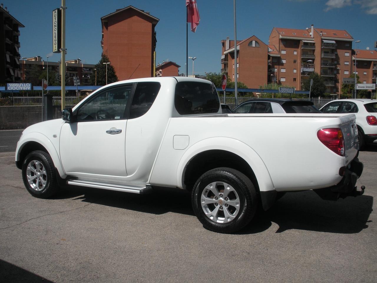 Mitsubishi L200 2.5 DI-D/178CV Club Cab Intense Plus