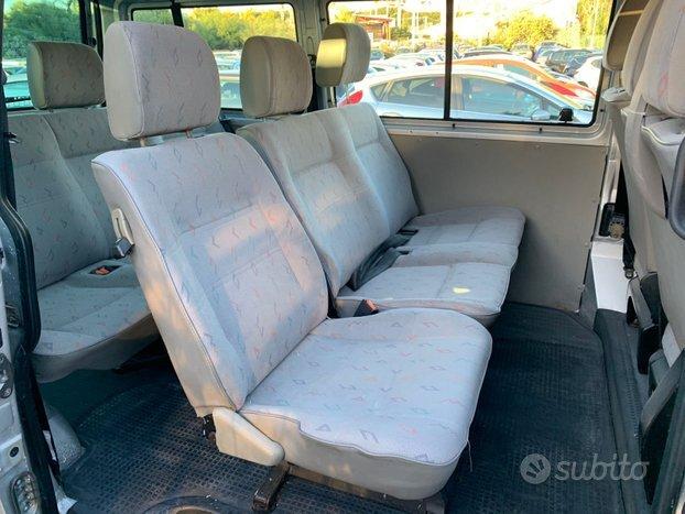 Volkswagen Multivan multi van