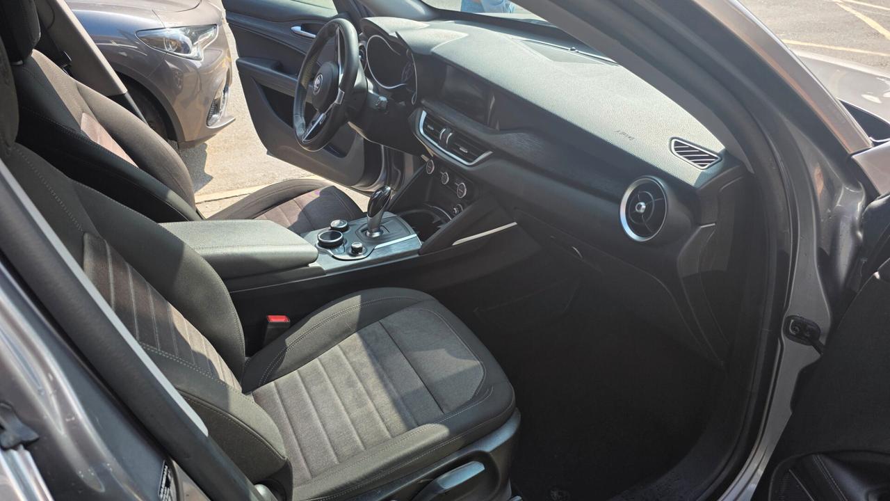 Alfa Romeo Stelvio 2.2 Turbodiesel 160 CV AT8 RWD Sport-Tech
