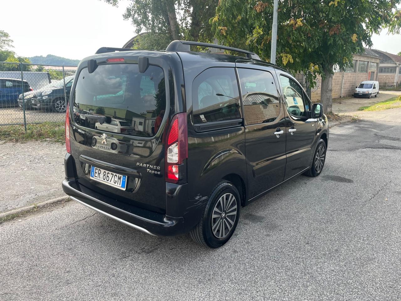 Peugeot Partner Tepee 1.6 HDi 92CV Outdoor 2013