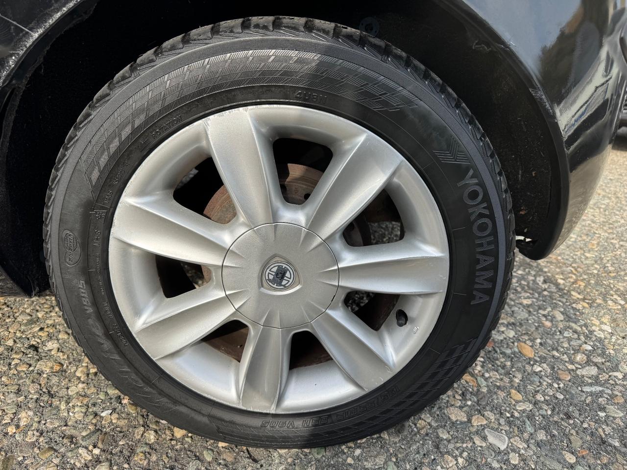Lancia Ypsilon 1.4 16V Platino
