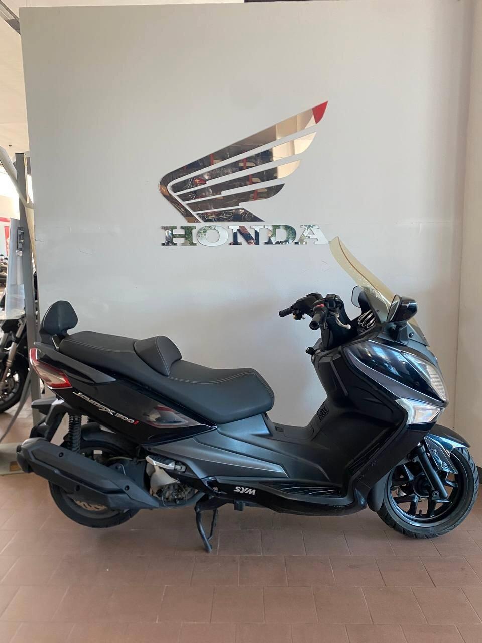 Sym Joymax 300