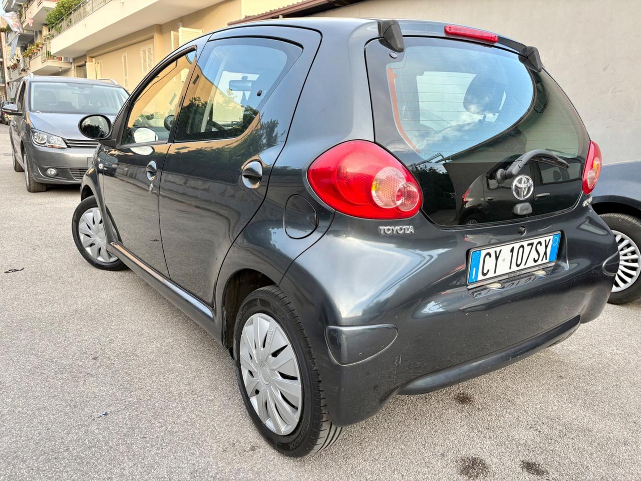Toyota Aygo 1.0 benz. 5 porte splendide condizioni