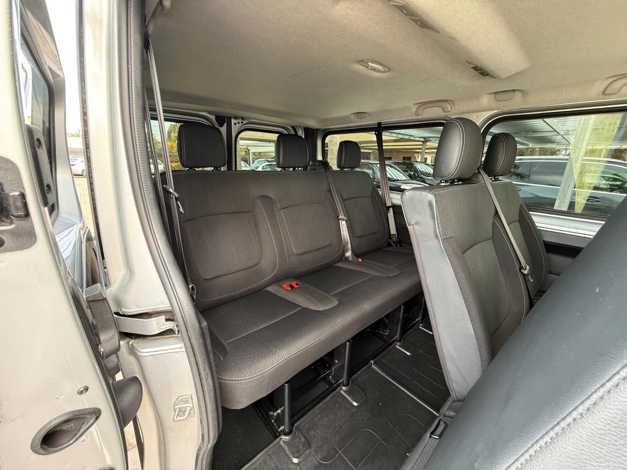Renault Trafic 2.0dCi 120CV 9 Posti l2h1 Lungo 2 Porte Posteriori Fari Full Led