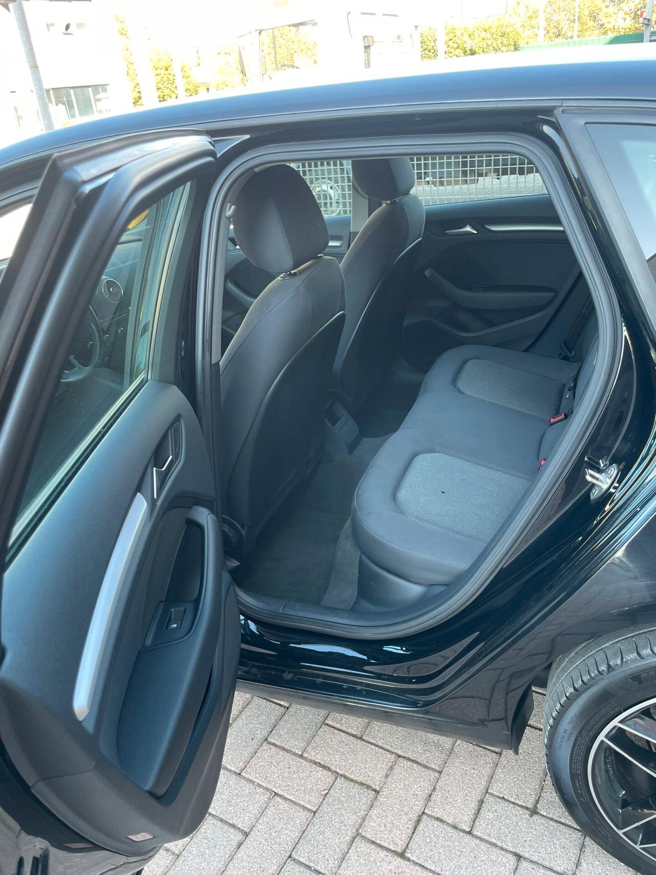 Audi A3 1.6 TDI 116 CV S tronic Sport ok neopatentati