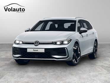 Volkswagen Nuova Passat R-Line 1.5 eTSI ACT 110 kW (150 CV) DSG