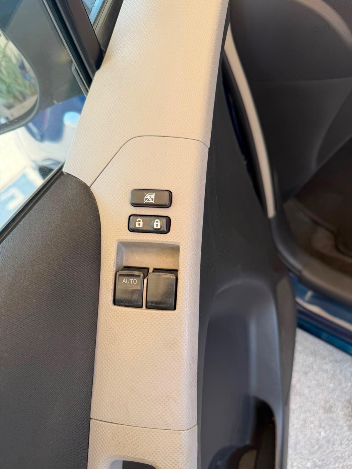 Toyota Yaris 1.0 5 porte Luxury pack