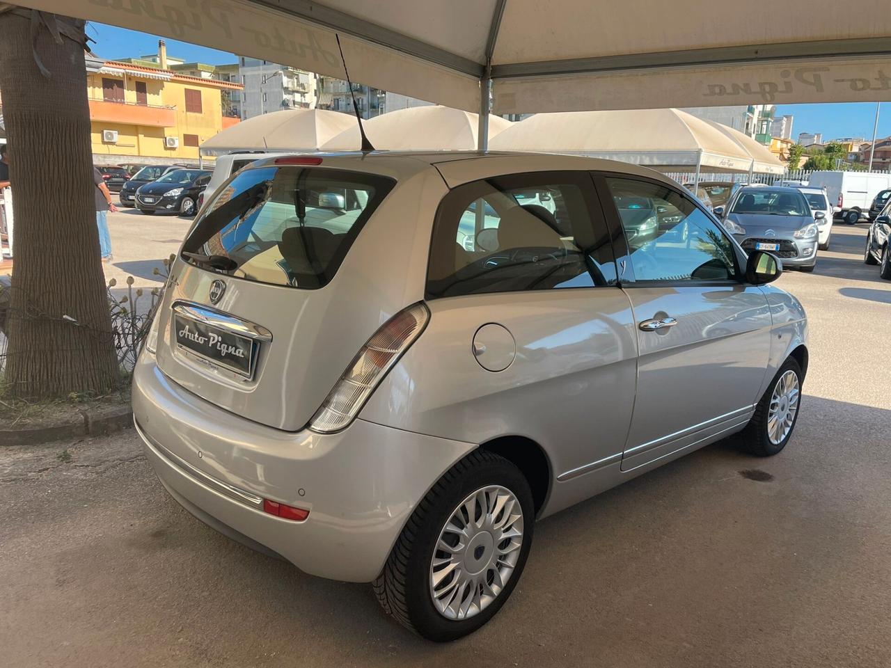 Lancia Ypsilon 1.3 MJT 75 CV Platino