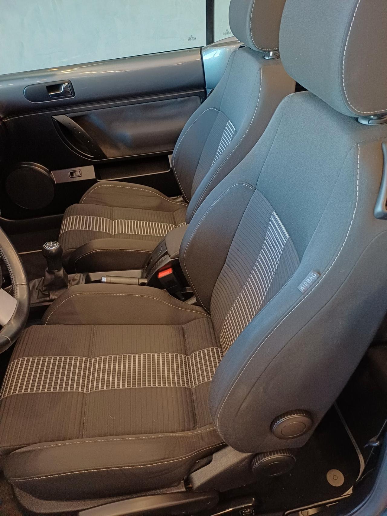 Volkswagen New Beetle 1.4 16V Cabrio Neopatentati