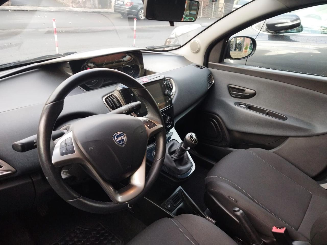 Lancia Ypsilon 1.0 FireFly Hybrid Ecochic Gold