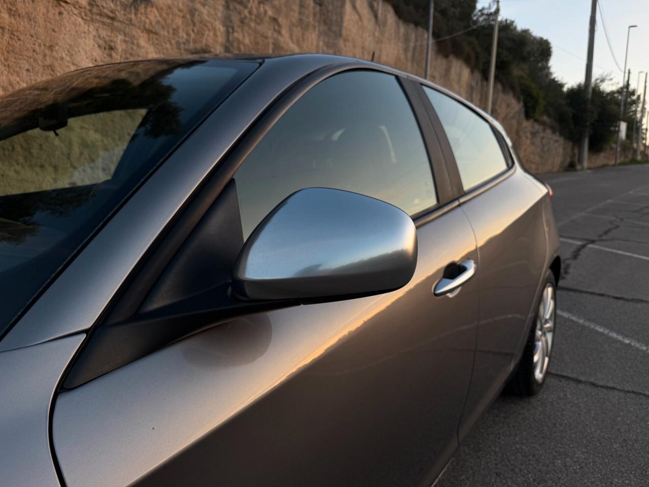 Alfa Romeo Giulietta/1.6 120CV/LED/17"/NEOPATENTATI