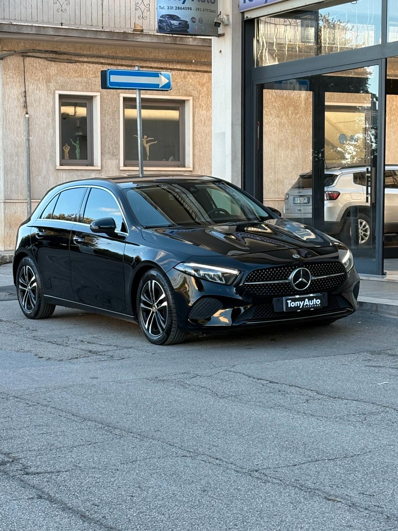 Mercedes-benz A 180 d Premium auto AMG con NAVI,TELECAMERA,VIRTUAL COCKPIT,APPLE CARPLAY,FULL LED,VETRI OSCURATI,TESSUTO