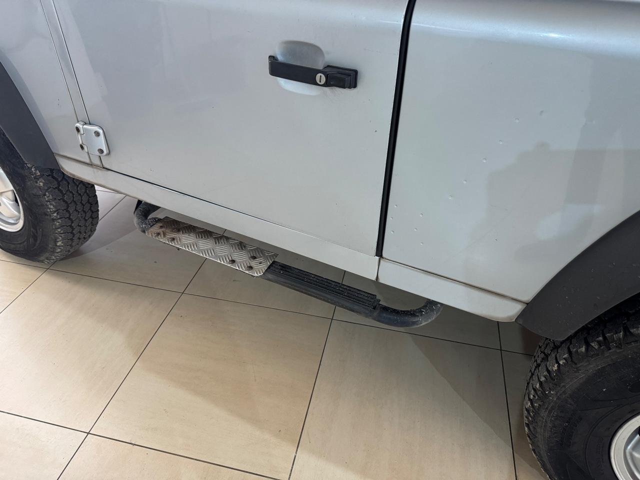 Land Rover Defender 90 2.4 TD4 Station Wagon SE