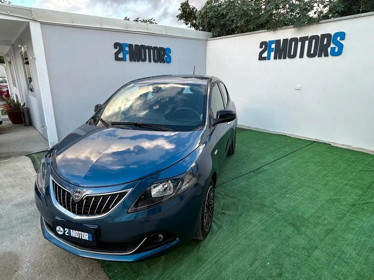 Lancia Ypsilon 1.0 FireFly 5 porte S&S Hybrid Silver