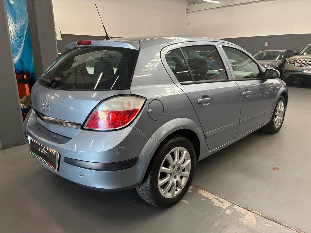 Opel Astra 1.6 16V Twinport 5 porte Cosmo