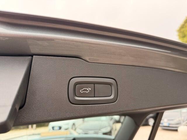 Volvo V60 2.0 d3 150 cv Momentum Geartronic