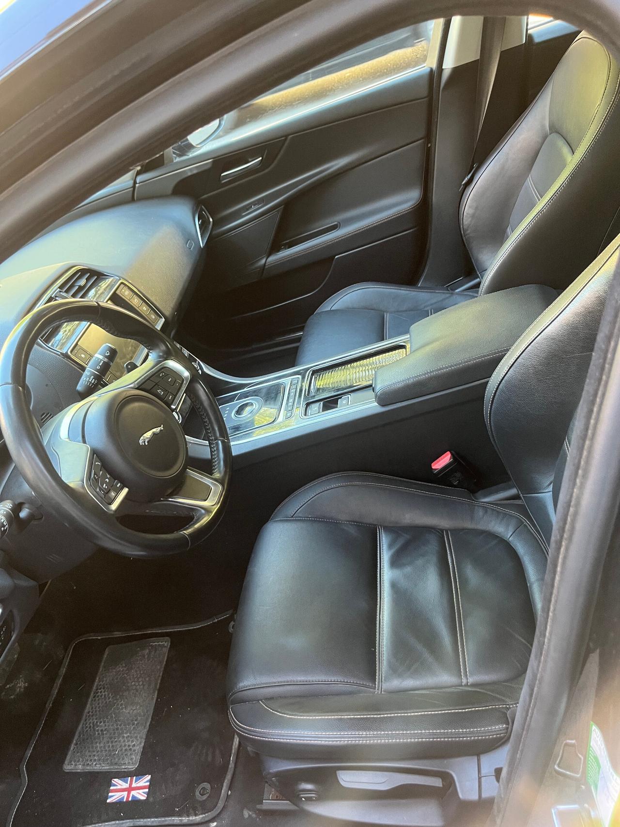JAGUAR XE 2.0 D PORTFOLIO - CAMBIO AUTOMATICO - KM 78.111