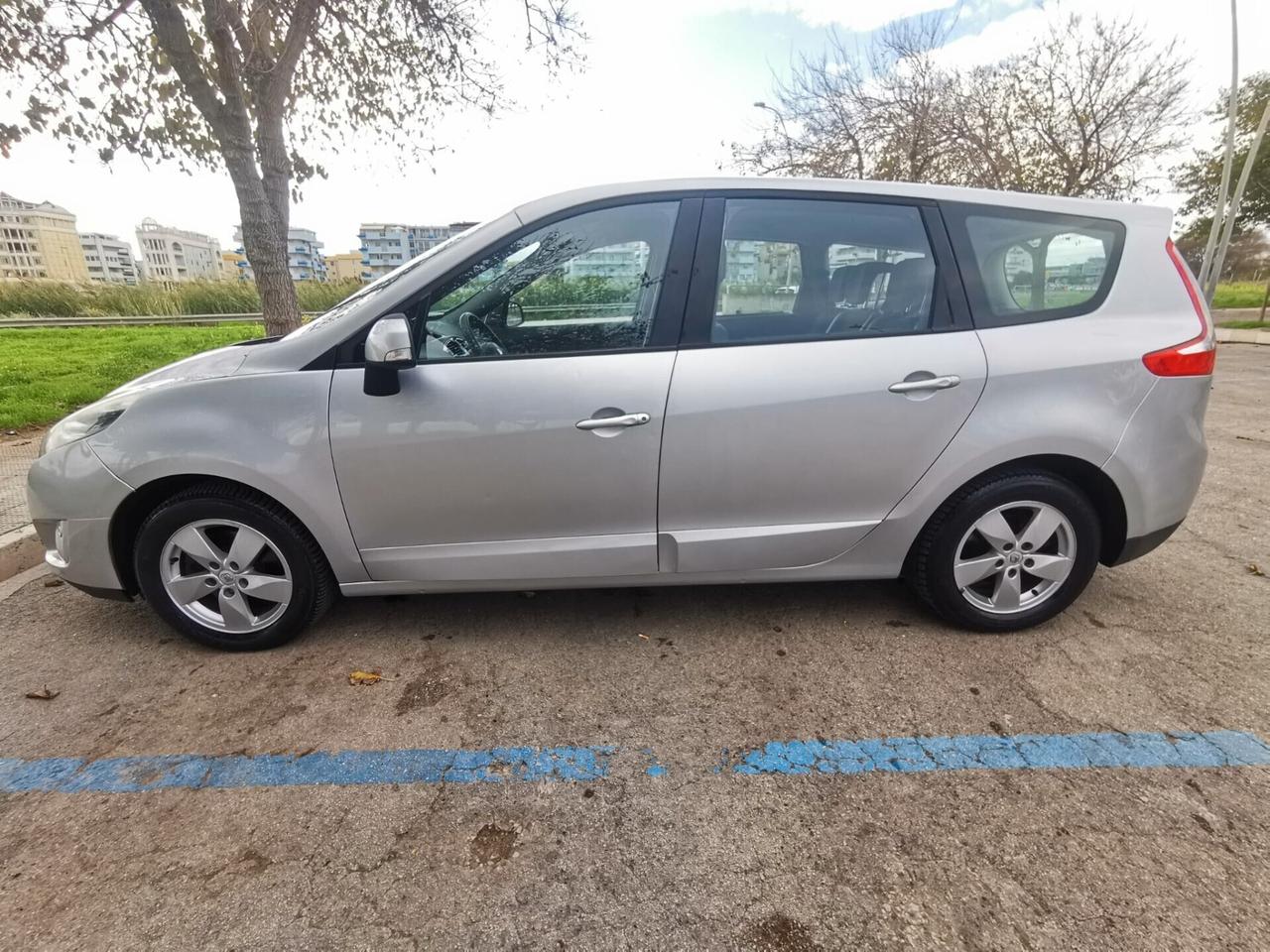 Renault Scenic Scénic 1.9 dCi 130CV Dynamique 7POSTI