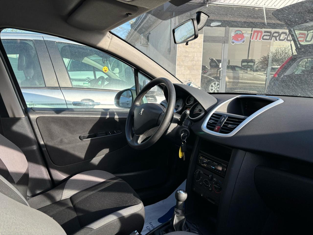 Peugeot 207 1.4 benzina Neopatentati