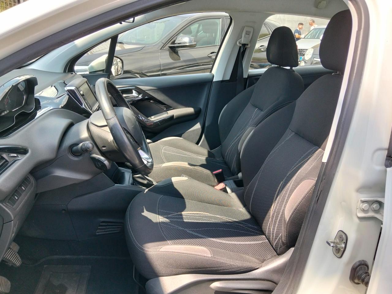 Peugeot 208 1.4 HDi 68 CV 5 porte Allure