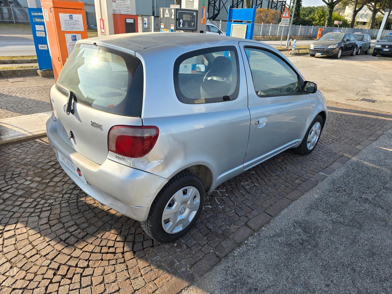 Toyota Yaris 1.0 3porte con 325.000km NEOPATENTATI ok