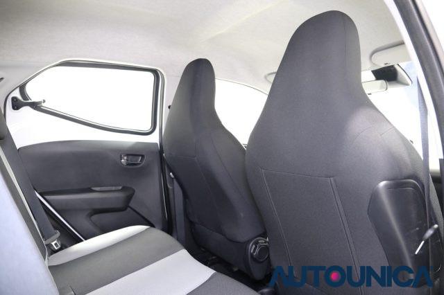 TOYOTA Aygo 1.0 VVT-i 69 CV 5 PORTE X-COOL TSS NEOPATENTATI