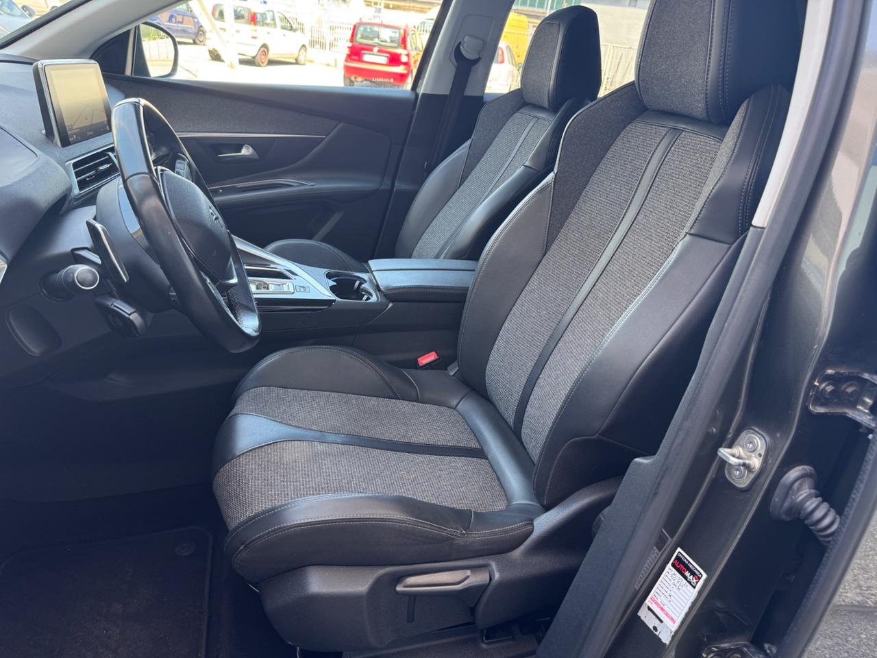 Peugeot 3008 BlueHDi 130 S&S EAT8 Allure