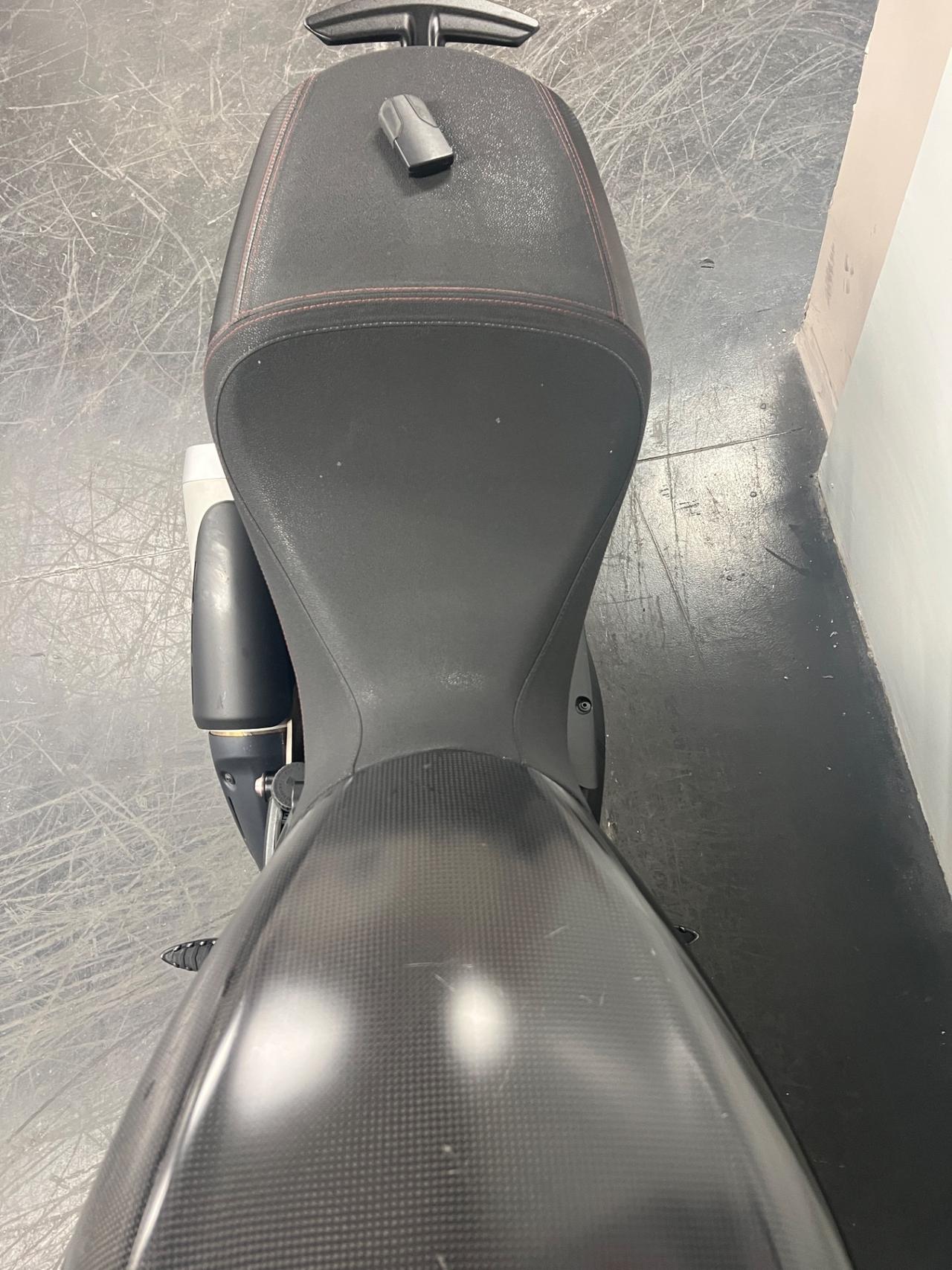 Ducati Diavel 1200 CARBON