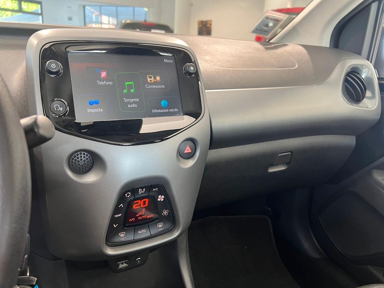 Toyota Aygo Connect 1.0 VVT-i 72 CV 5 porte x-fun