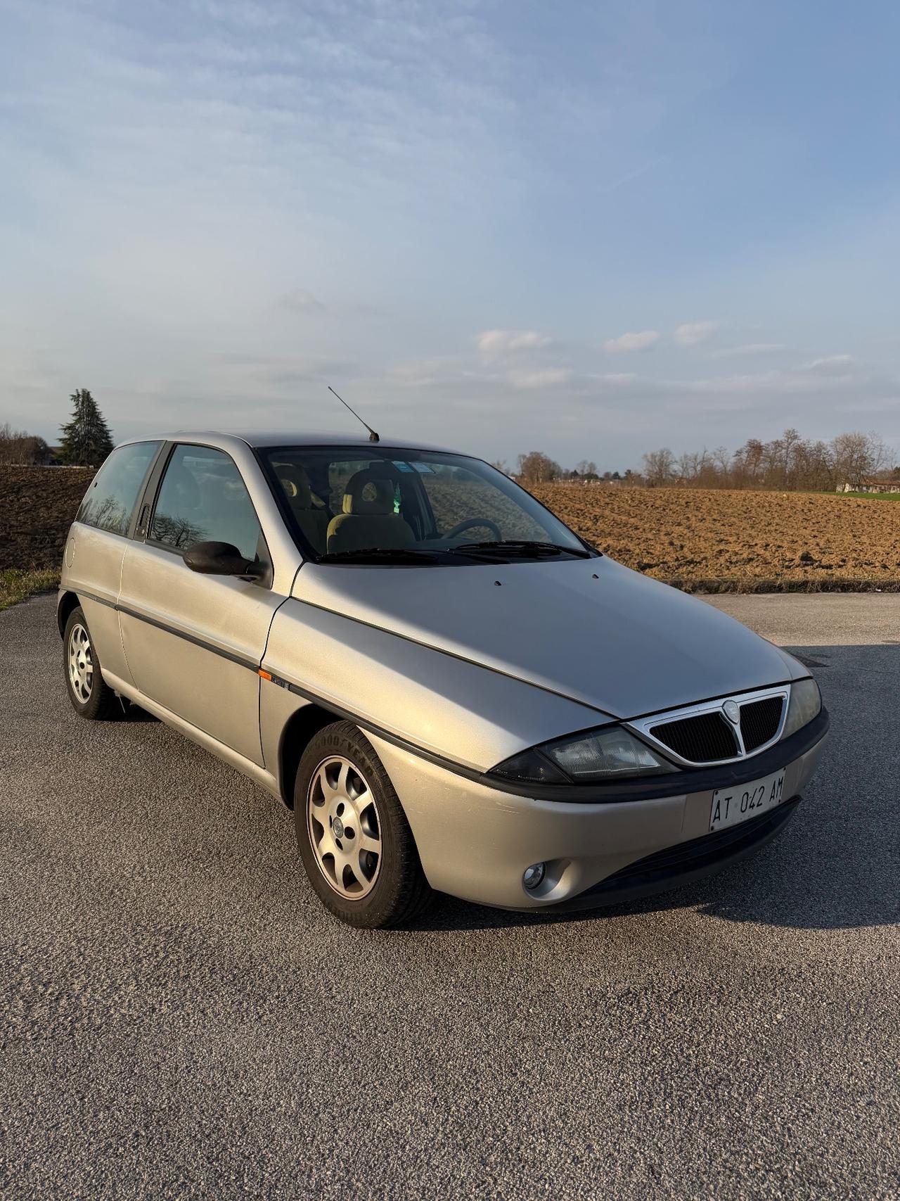 Lancia Y 1.4i 12V cat LS