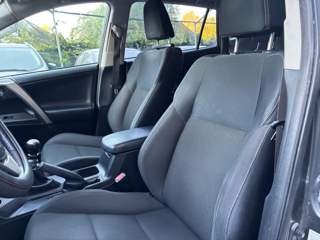 Toyota RAV 4 - 2.0 D-4D Style White Ed.