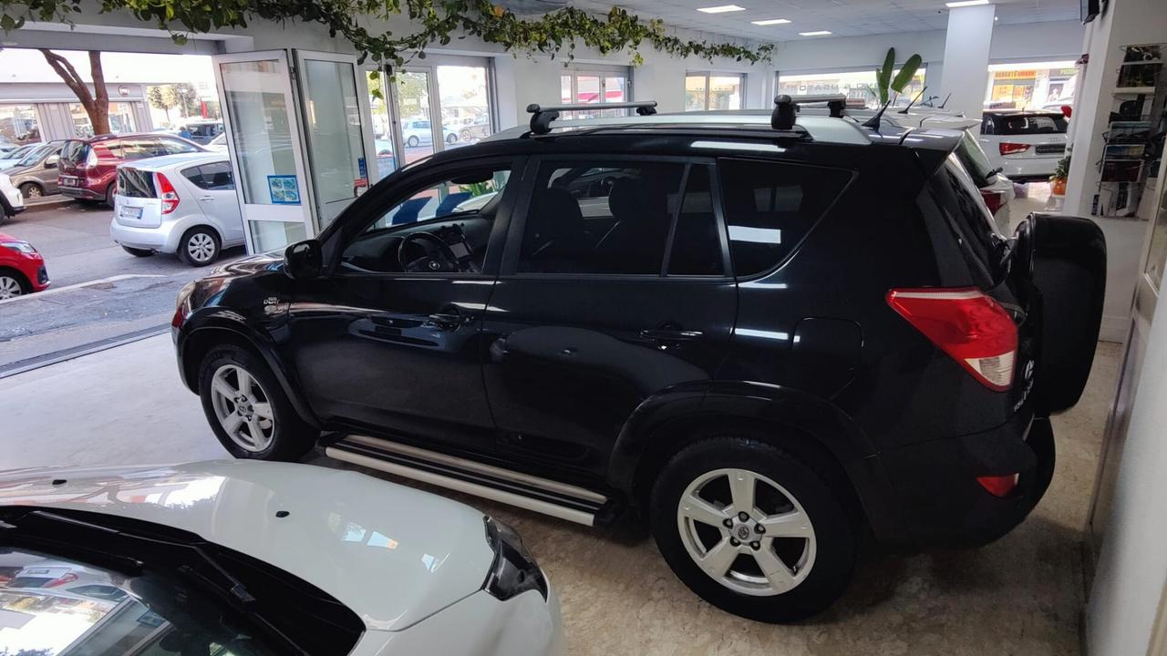 Toyota RAV4 2.2 D-4D 177 CV Luxury TETTO