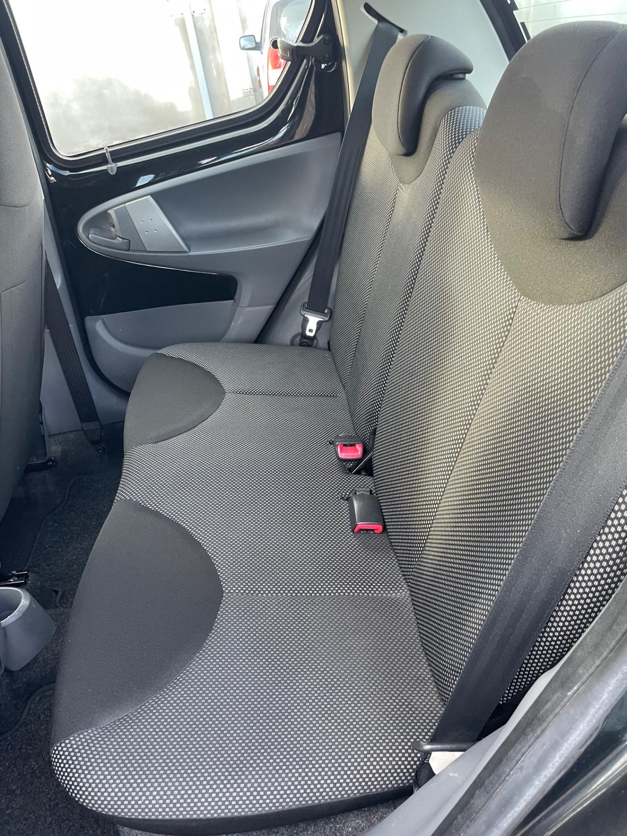 Toyota Aygo 1.0 12V VVT-i 5 porte Lounge Connect MMT