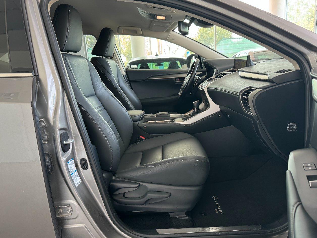 Lexus NX 300h 2.5 Premium cvt 4wd 4x4 awd