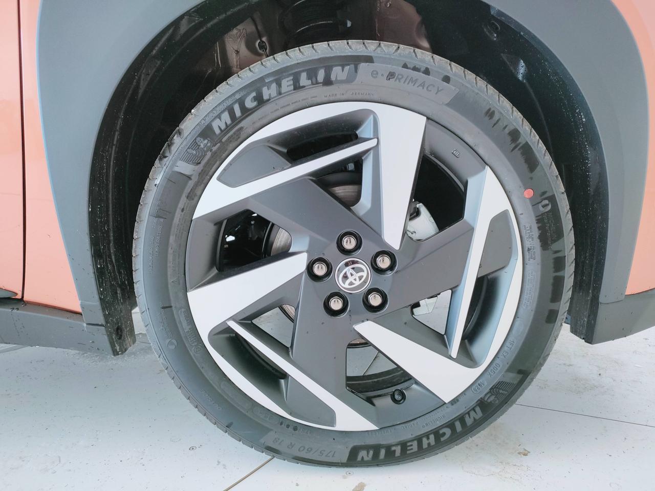 TOYOTA AYGO X HEV PREMIUM MC26