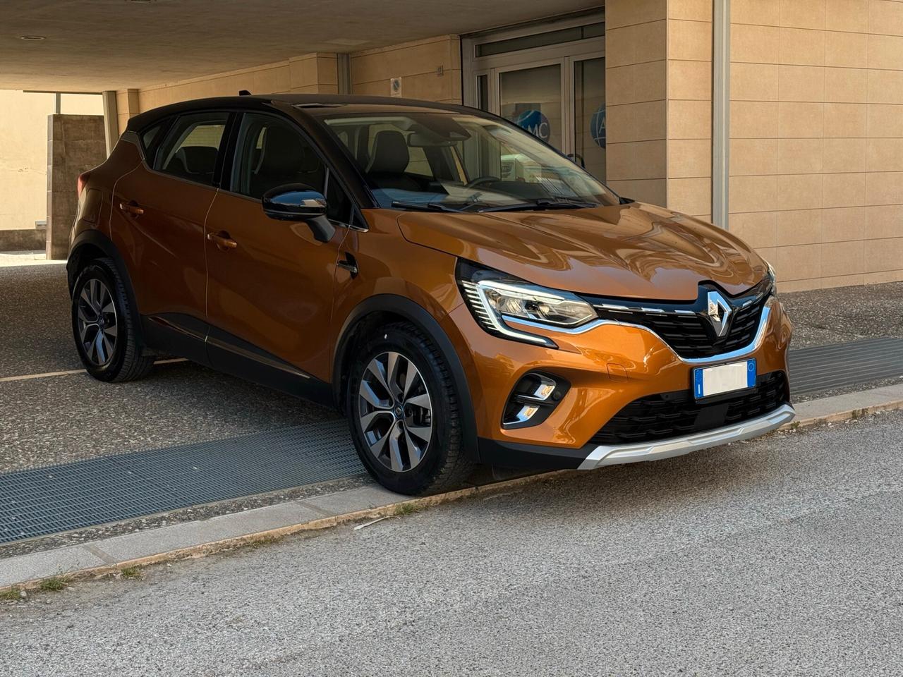Renault Captur Plug-in Hybrid E-Tech 160 cv Initiale Paris