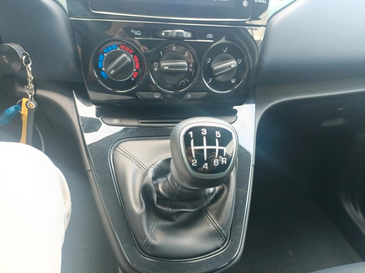 Lancia Ypsilon 1.0 FireFly 5 porte S&S Hybrid Gold