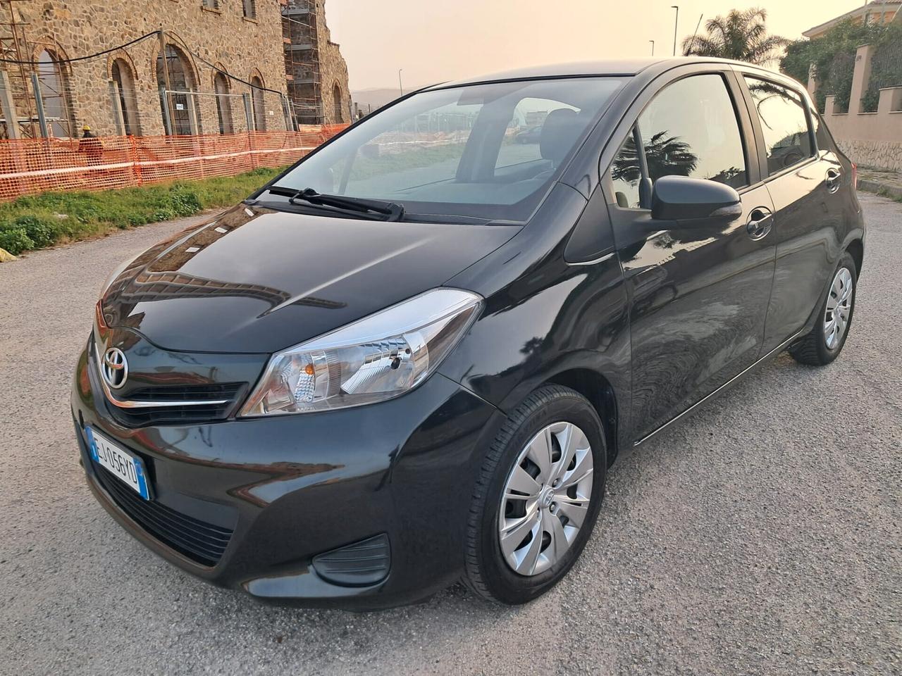 Toyota Yaris 1.0 5 porte Lounge