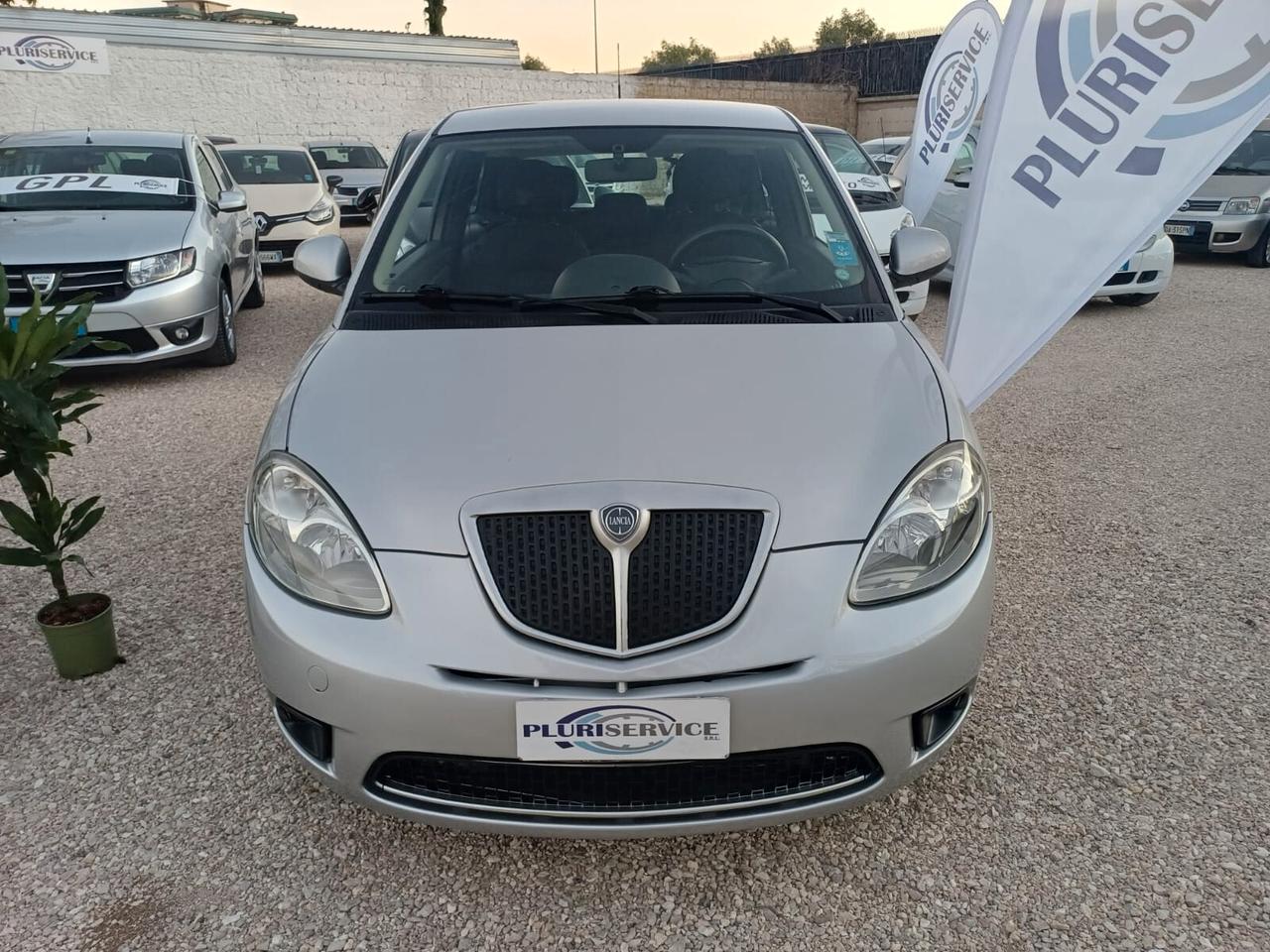 Lancia Ypsilon 1.2 benzina UNICA - 2011