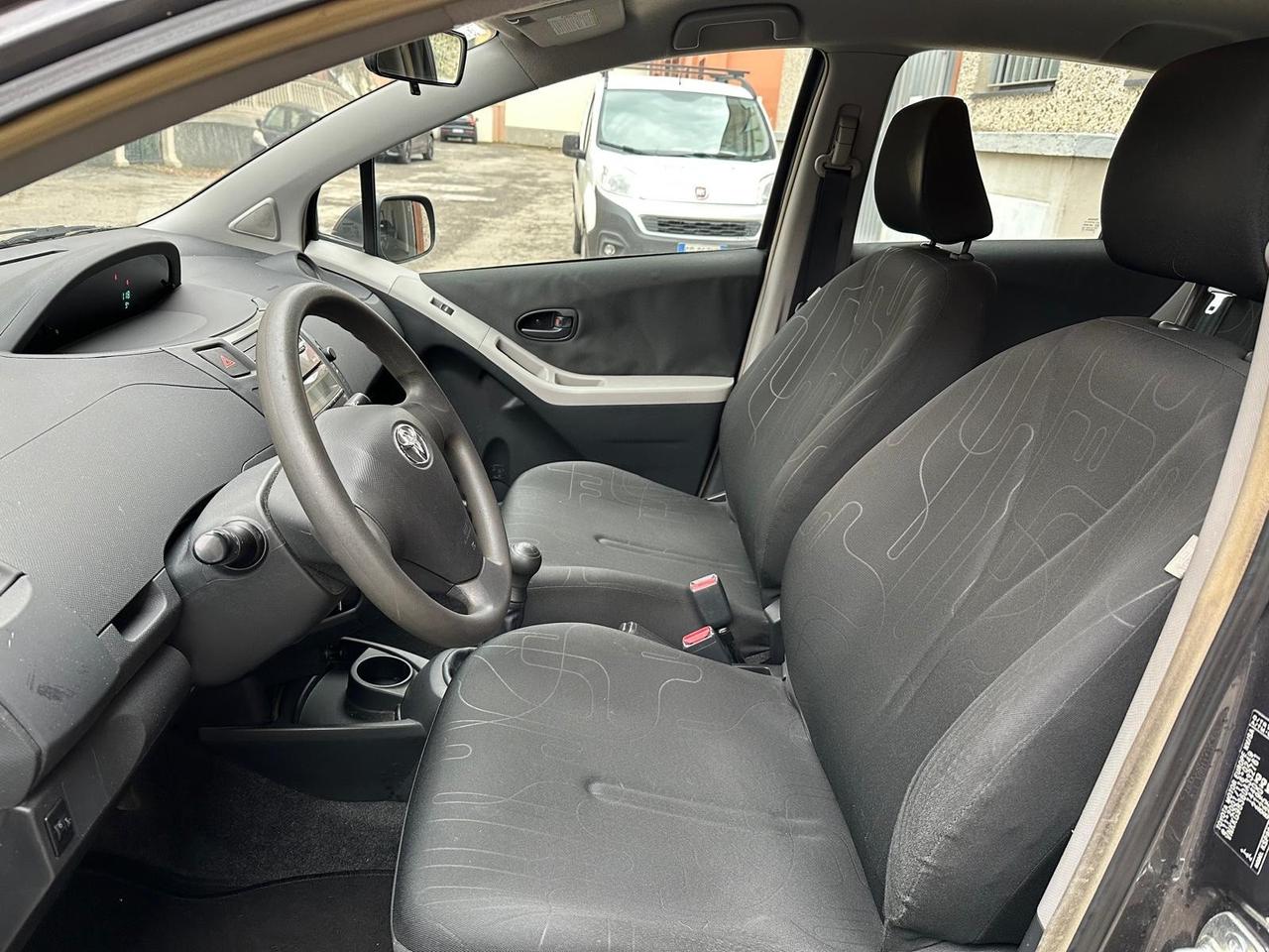 Toyota Yaris 1.0 5 porte