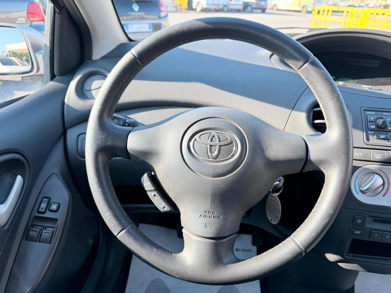Toyota Yaris 1.4 -4D 75CV 5 PORTE SOL 2004