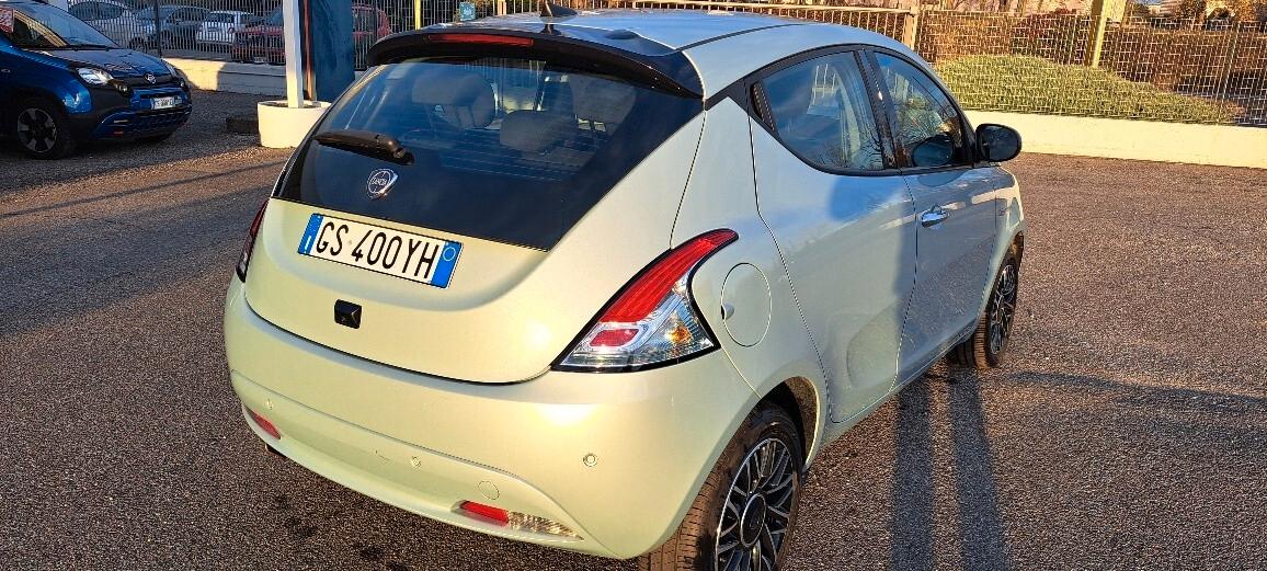 Lancia Ypsilon 1.0 FireFly 5 porte S&S Hybrid Platino