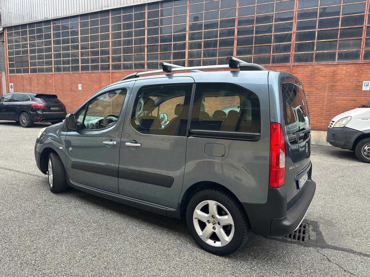 Peugeot Partner 7 posti 1.6 gpl della casa euro 5