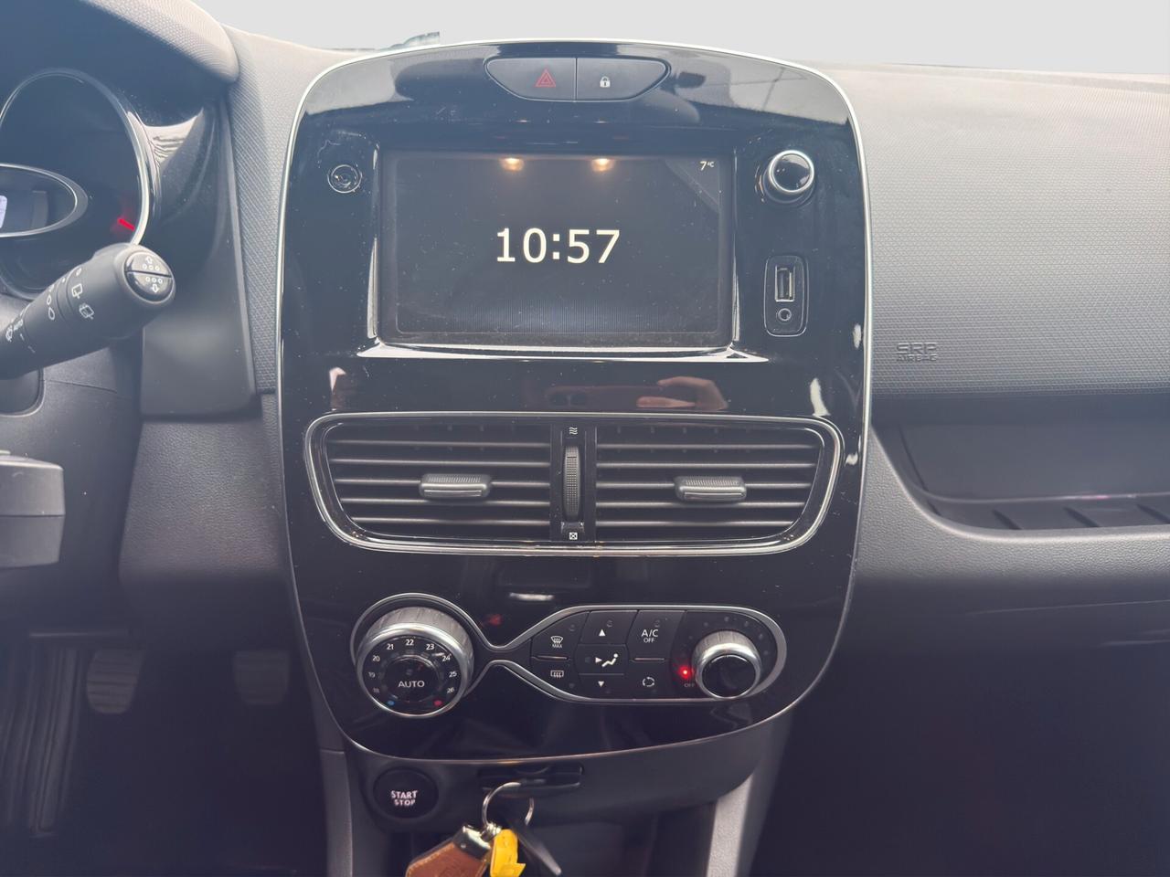 Renault Clio TCe 12V 75 CV 5 porte Moschino Life