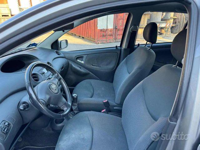 TOYOTA Yaris 1.0i 16V cat 5 porte Sol