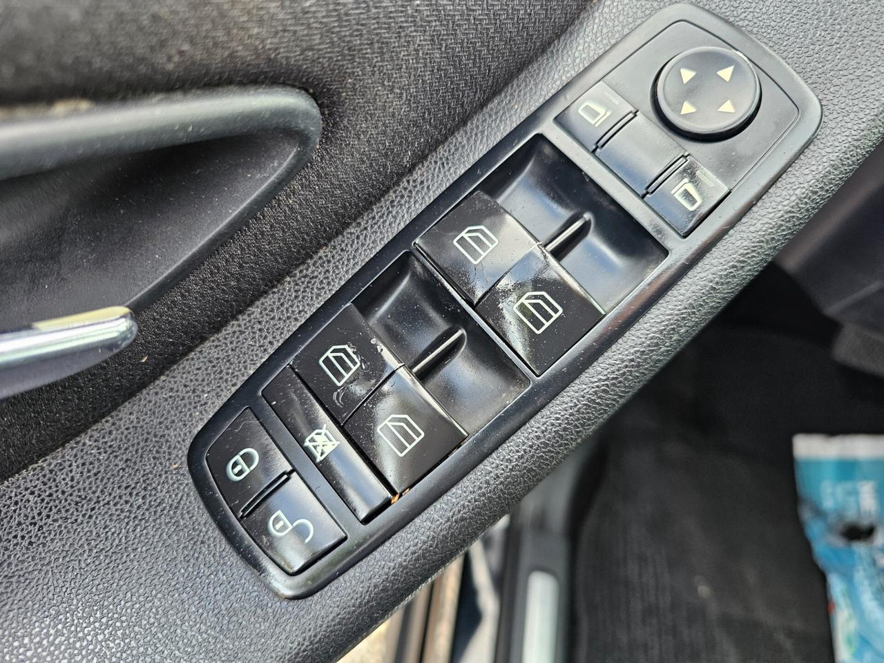 MERCEDES A180CDI 110CV CAMBIO AUTOMATICO ADATTA X NEOPATENTATI