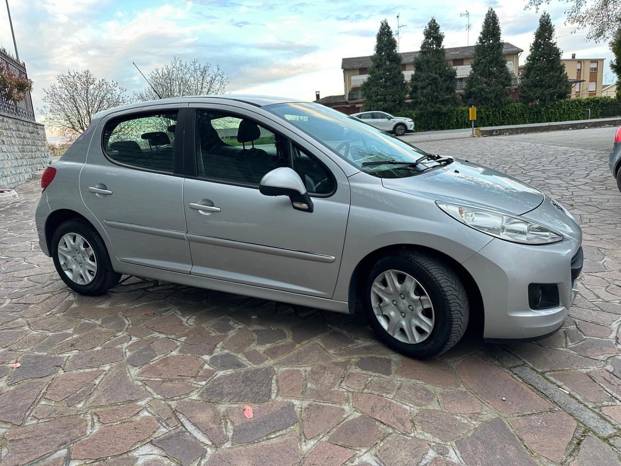 Peugeot 207 Plus 1.4 HDi 70CV 5 porte