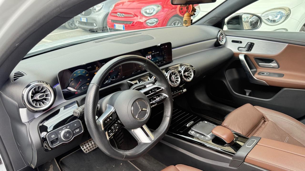 Mercedes-benz A 180 A 180 d Automatic Premium LED NAVI PELLE TETTO APRIBILE PACCHETTO LUCI PDC CERCHI 19 COCKPIT