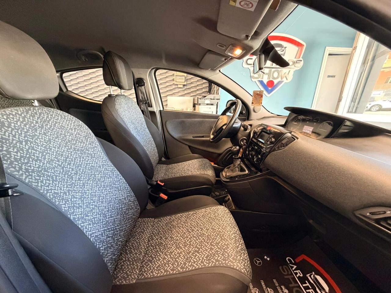 Lancia Ypsilon 1.0 FireFly 5 porte S&S Hybrid Ecochic Silver